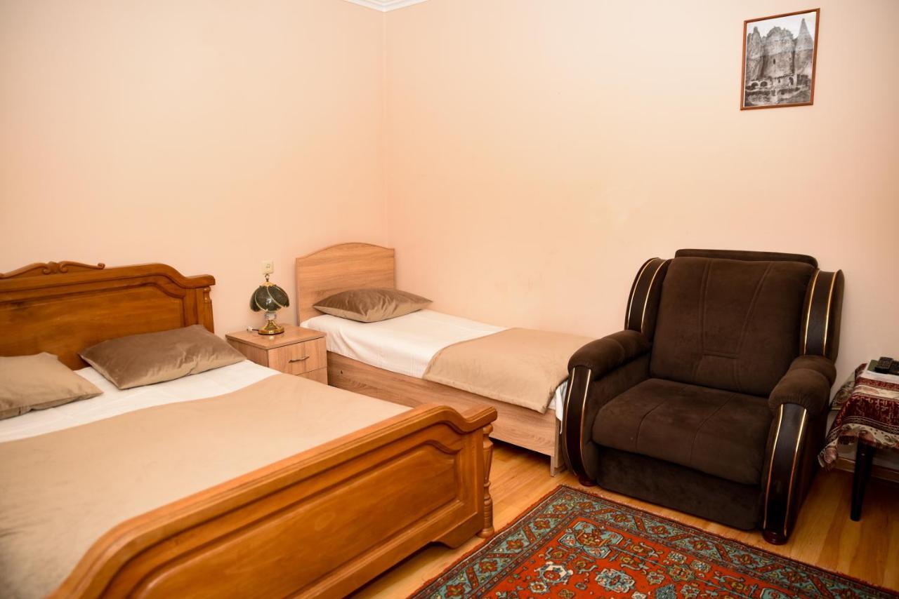 Hayi Tun Guest House กอริส ภายนอก รูปภาพ